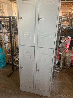 Šatňová skrinka kovová