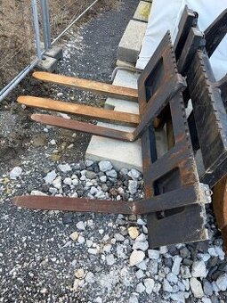 Paletizačne vidli Komatschu