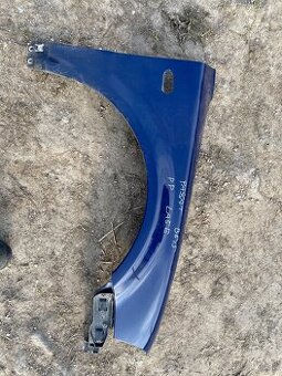 Pravý predný blatník VW passat b5,5 farba LA5E modrá