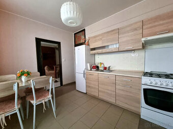 NA PREDAJ 4 IZBOVÝ BYT s BALKÓNOM 82 m2 SENICA - VOĽNÝ