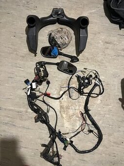 Kabeláž zrkadla a spojkova sada na Yamahu yzf-R6