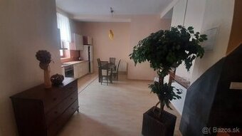 3-izb. byt v centre ul. Dlabačova, 102 m2, zariadený, terasa