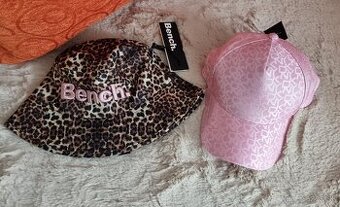 Klobúk Bench a šiltovka DKNY