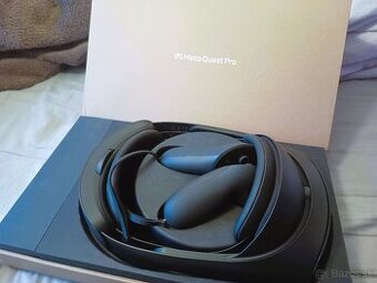 VR Headset - Oculus Quest Pro