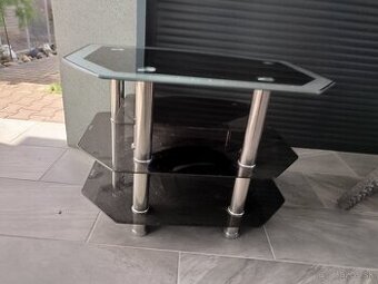 Tv stolík skleneny
