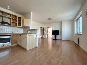 NA PREDAJ VEĽKÝ 4-IZBOVÝ BYT (86 m2), S BALKÓNOM,...
