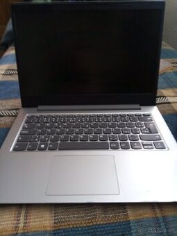 Notebook LENOVO.
