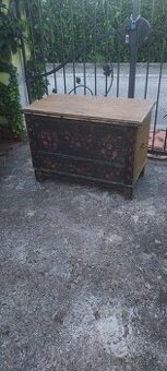 PREDÁM KRÁSNU MAĽOVANÚ ĽUDOVÚ TRUHLICU