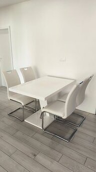 Jedálenská zostava