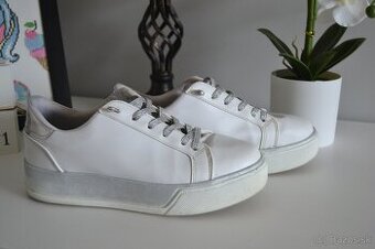 Kožené tenisky na hrubej podrážke, veľkosť 38