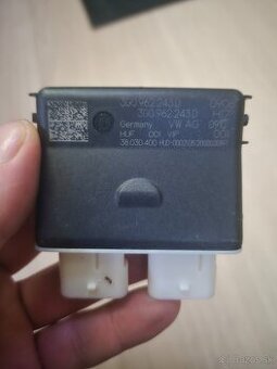 Riadiaca jednotka na otváranie piatych dverí