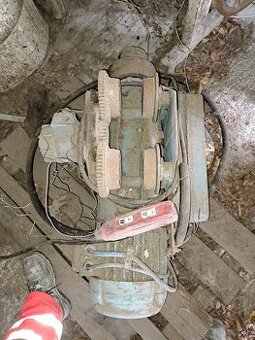 Elektrický kladkostroj s pohonom.