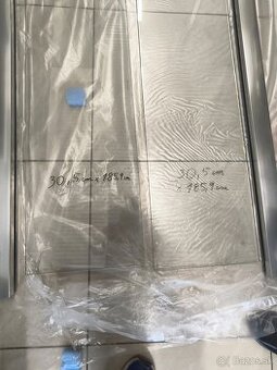 Sklenené stienky+ukotvovacie profily.