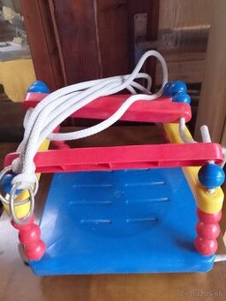 Detská plastová hojdačka