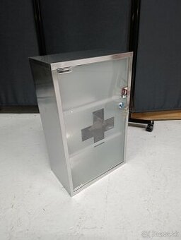 Lekárnička na stenu