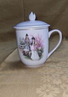 čajová s vrchnákom