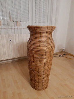 Predám ozdobný dekoračný prútený stojan (kôš) na kvety