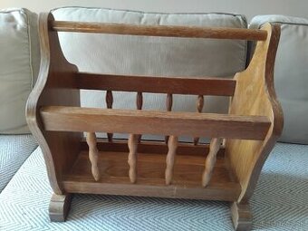 Stary stojan na noviny