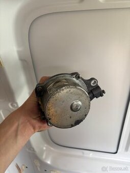 Predám Vákuovú pumpu z bmw e39