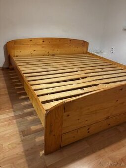 Manželská posteľ 180x200 cm z masívu