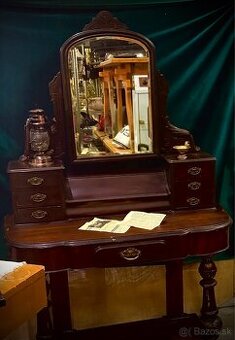 Starožitný kozmetický stôl