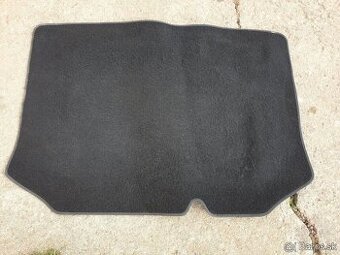 Predam pekny koberec do kufra Skoda fabia 1