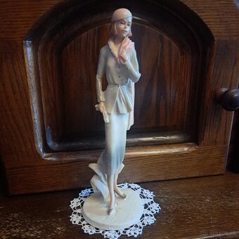 Soška ženy art deco