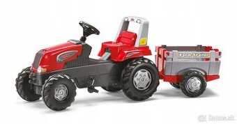 Slapaci traktor s vleckou