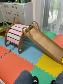 Montessori viacúčelová hojdačka ,preliezka,šmýkačka a tabuľa