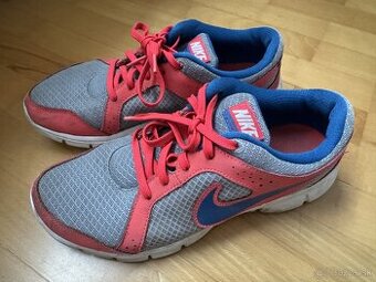 dievčenské tenisky Nike č 39
