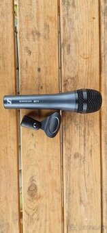 Sennheiser E835