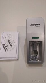 Predám nabíjačku batérií ENERGIZER,kôš nový,stoličku