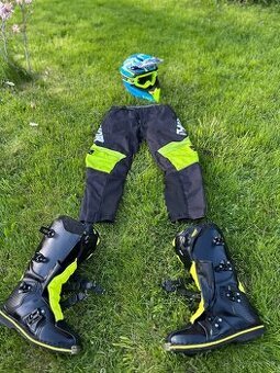 Enduro výstroj
