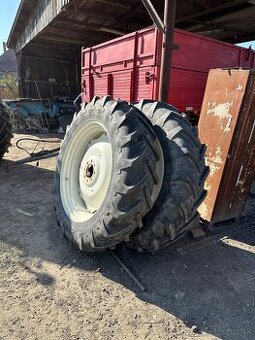 Predám kultivačné kolesa na New Holland 13,6 R38
