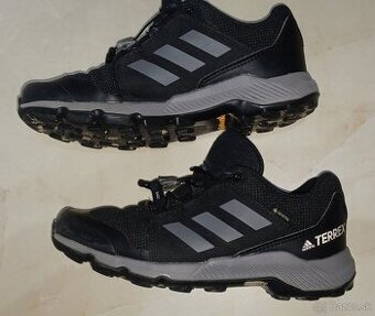 Predám detské tenisky Goratex adidas veľkosť 35.