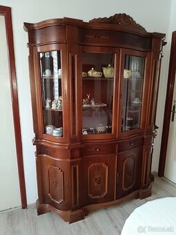 Talianska vitrina - Napodobenina starožitnosti