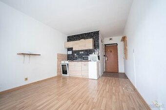 NA PREDAJ GARSÓNKA , UL. ZA DRÁHOU V RUŽOMBERKU