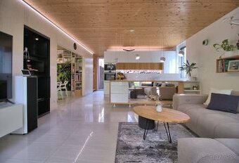 konferenčný stolík elipsa masív drevený škárovka