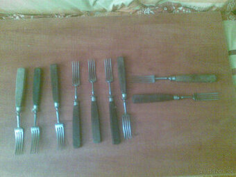 Predám tieto staré vidličky a+ nože v Bratislave a okolí