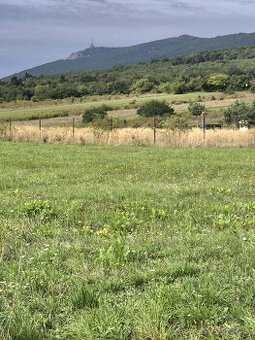 Predaj pekný stavebný 673 m2 stavebný pozemok Dolné Śtitáre