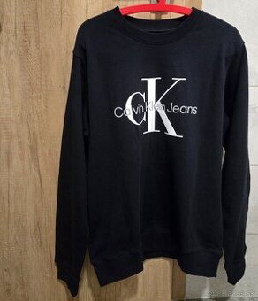 Calvin Klein mikina bez kapucne.