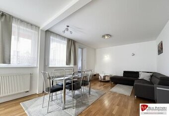 REB.SK Prenájom 3-izbový byt s parkovaním, vlastný vchod, Br