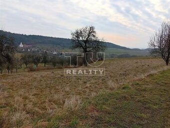 Predám pozemok v obci Trenčianske Mitice o výmere 1600m2.