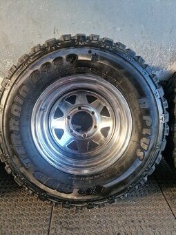 31x10,5 R15