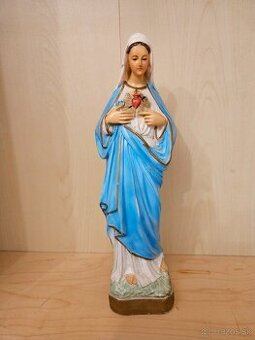 Krásna masívna soška /alabaster/ cena 40€/výška-32cm/