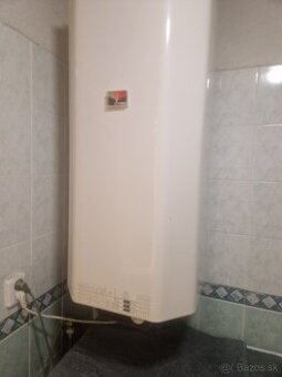 Elektrický Bojler ma vodu EO 120J.