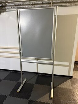 Stojanový hliníkový rán na plagáty 700x100