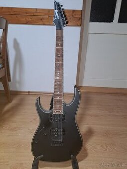 Ponúkam na predaj el.g.IBANEZ RG421 Black flat lavoruká - 1