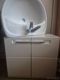 Umývadlo,skrinka,batéria