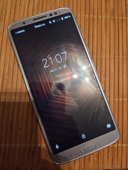 Motorola G6 + handfree sluchadlo
